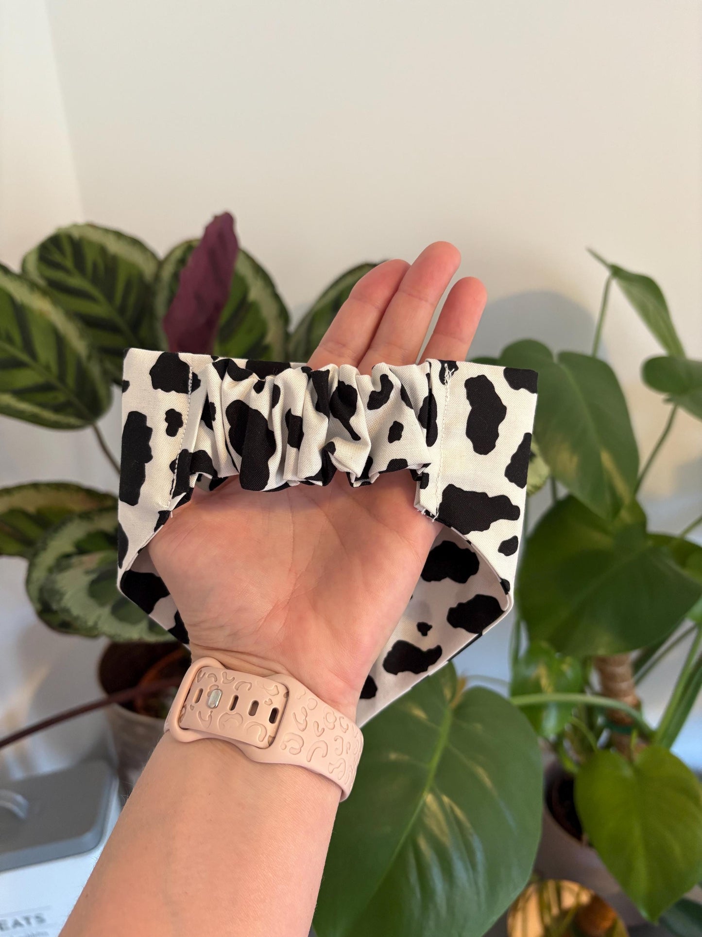 Elastic Scrunchie Dog Bandana – Cow Print – Easy Slip-On Overhead Neckwear