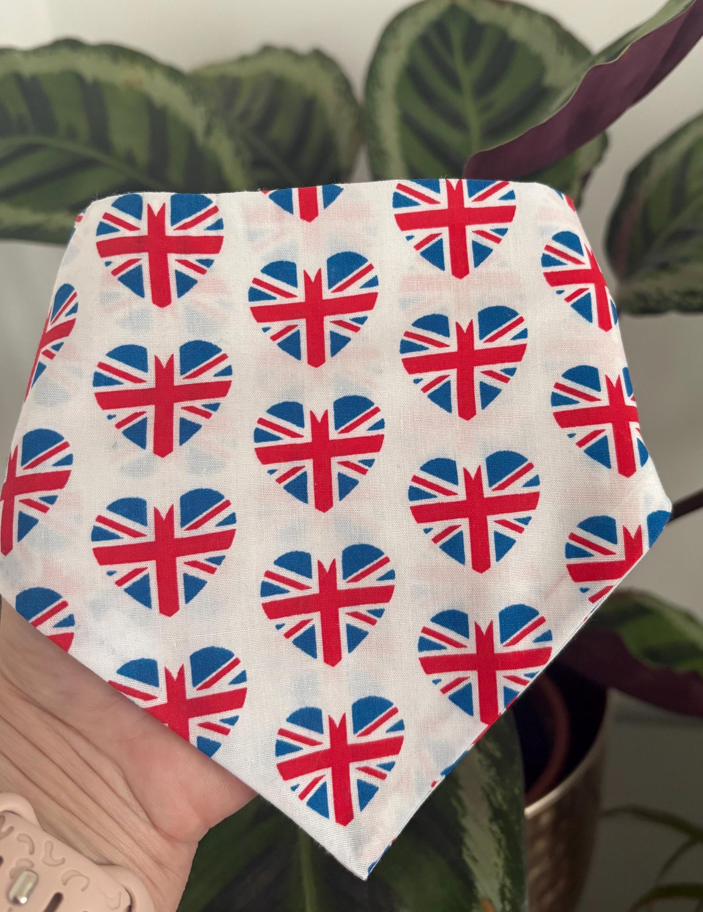 Elastic Scrunchie Dog Bandana – Union Jack Heart Print – Easy Slip-On Overhead Neckwear