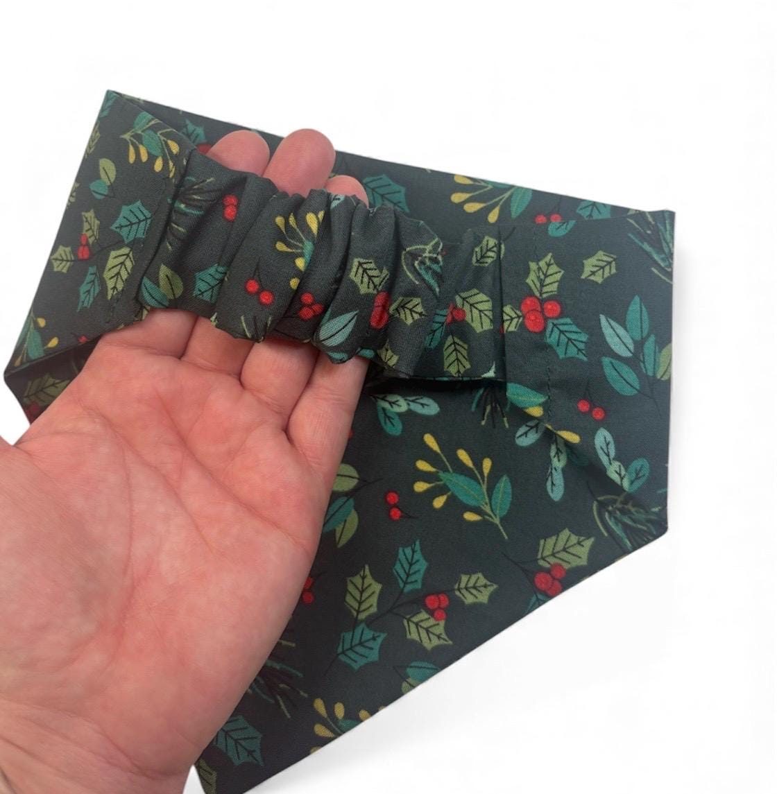 Elastic Scrunchie Dog Bandana – Christmas Holly Print – Easy Slip-On Overhead Neckwear