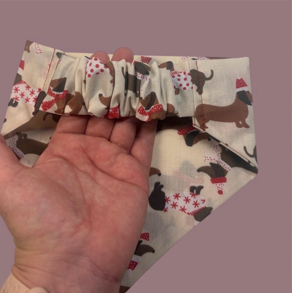 Elastic Scrunchie Dog Bandana – Christmas Sausage Dog Daschund Print – Easy Slip-On Overhead Neckwear